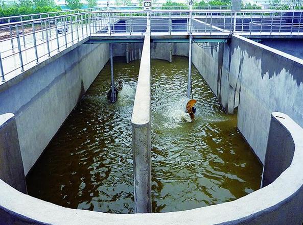 污水處理廠區(qū)一角