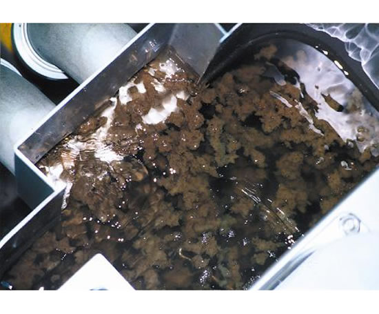 污泥濃縮脫水中污泥與絮凝劑混合